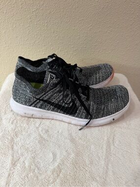 Nike Women’s “OREO” Run Flyknit Training Sneakers